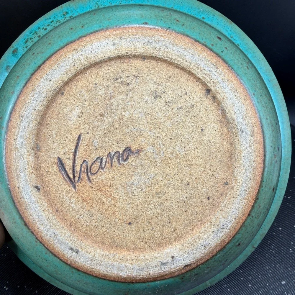 Viana Studio Pottery Green Glaze Speckled Serving Bowl Dish Signed 10.5‎ Inch